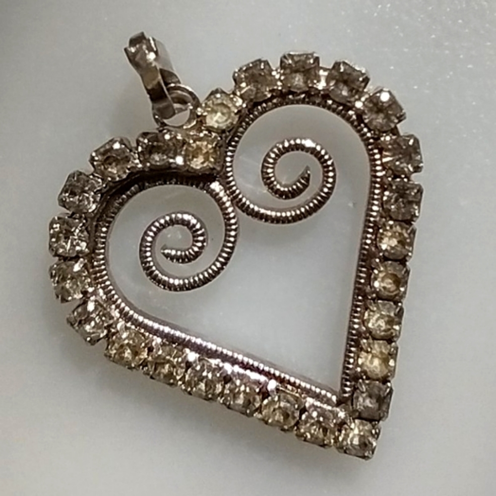 Necklace pendant